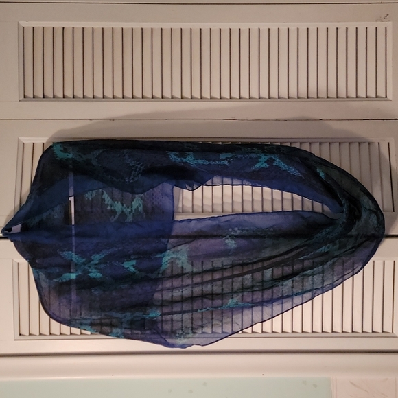 Infinity Scarf - Picture 1 of 3